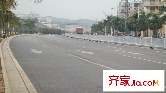 金騰江灣小區(qū)配套圖往東方外國語學(xué)院方向道路