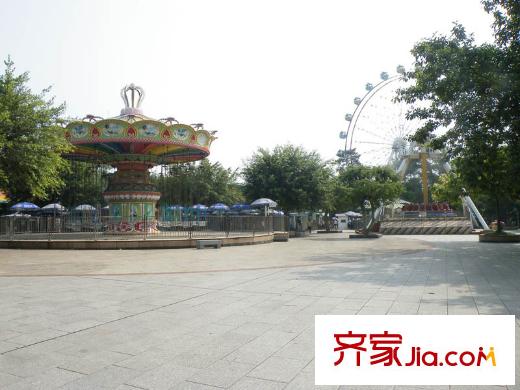 欣隆盛世觀邸游樂(lè)場(chǎng)（攝于2013年4月1日）