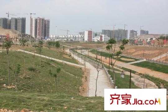 保利童心緣周邊云景路的鳳嶺長(zhǎng)河