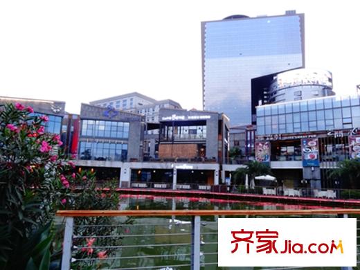龍光君御華府民歌湖邊的休閑酒吧