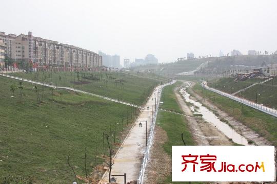 保利童心緣周邊云景路的鳳嶺長(zhǎng)河
