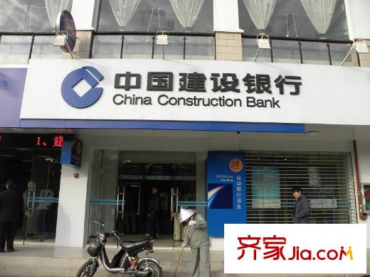 錦秀豪庭周邊項目前方的銀行