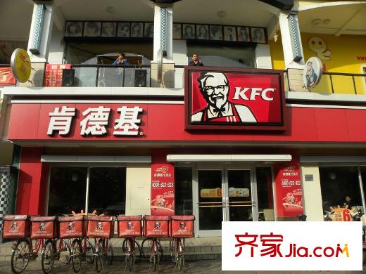 錦秀豪庭周邊項目前方的KFC