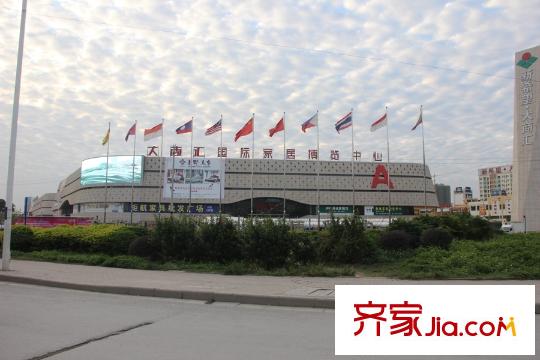 盛天時(shí)代項(xiàng)目西側(cè)約100米大商匯國(guó)際博覽家居中心