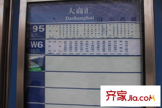 盛天時(shí)代項(xiàng)目西側(cè)約150米公交站牌