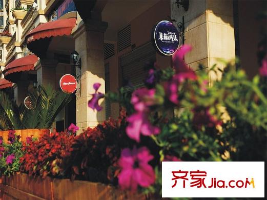 萊茵湖畔花團(tuán)錦簇