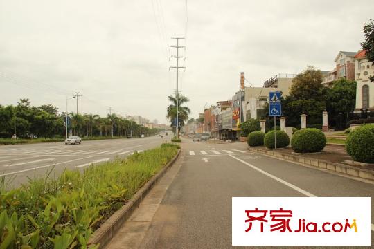 麗水灣別墅配套圖周邊的仙葫大道（2013-7-2）