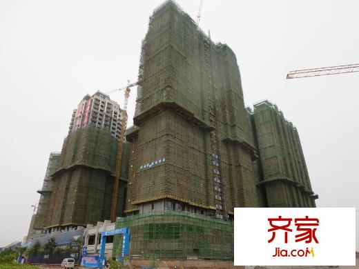 云星錢(qián)隆首府B區(qū)部分樓棟開(kāi)始落架(2015-11-10)