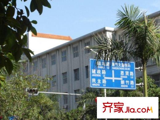 榮和中央公園配套圖正前方之東葛路