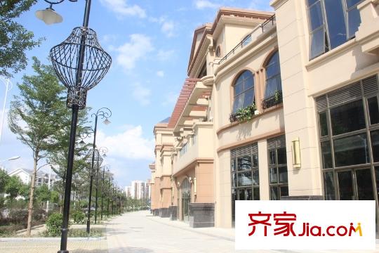 江宇陽光城項(xiàng)目對面隔街的霖峰壹平方米大街