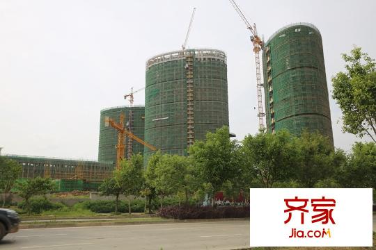 騁望麓濤townhouseC#、D#、E#封頂（2015-6-18）