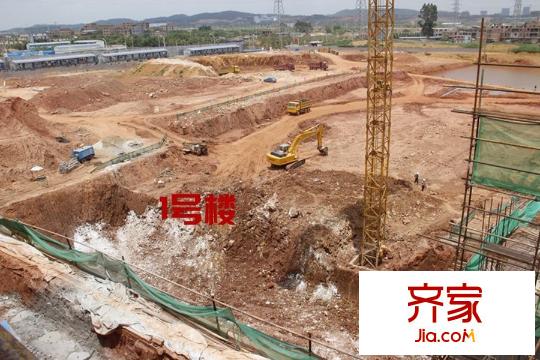 寶能五象湖1號施工現(xiàn)場(2015-08)