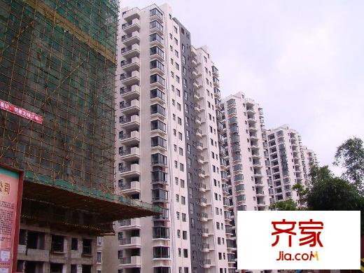 觀瀾溪谷落架的22、25號(hào)樓（2011-06-10）