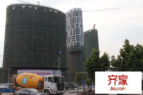 騁望麓濤townhouseC、E#封頂、D#落架中（2015-8-11）