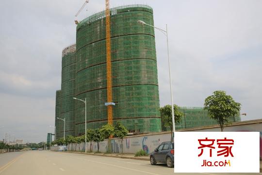 騁望麓濤townhouseC#、D#、E#封頂（2015-6-18）