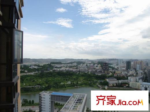 廣源國際社區(qū)旁邊的青湖（2013-12-9）
