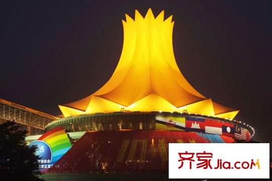 南寧華潤(rùn)幸福里周邊配套之會(huì)展中心夜景圖