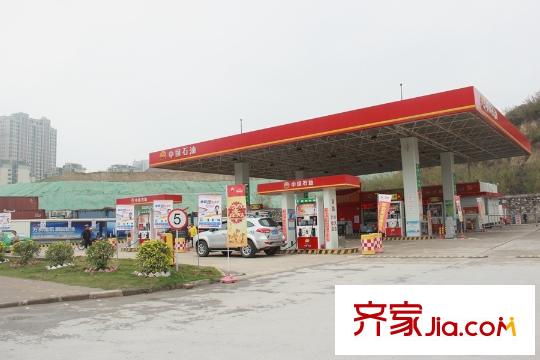 江川悅城相距不到一公里的加油站