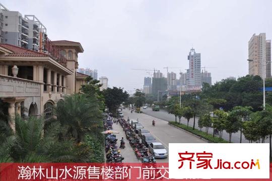 瀚林山水源售樓部門(mén)前馬路寬闊（攝于2014-5-25）