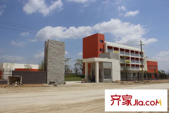 聯(lián)發(fā)尚筑興寧第一小學(xué)側(cè)拍2015.7