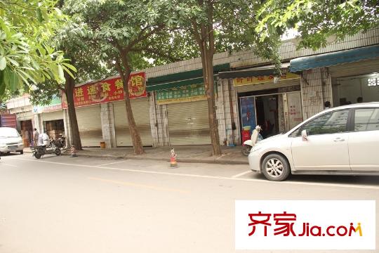 春江花月向北約10米沿街店鋪