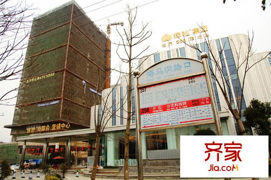 綠地新都會公交站牌實(shí)景（2015-03-10）