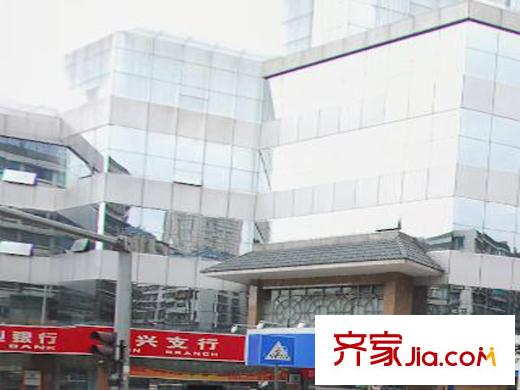 亨特萃山國際社區(qū)向東南700米建設(shè)銀行