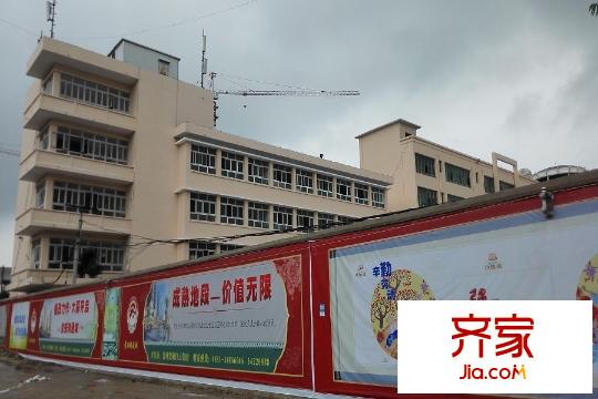 貴安鴻通城