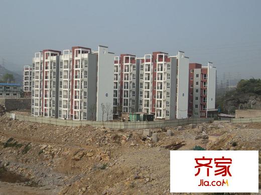 青果二期壹品峰景樓棟遠(yuǎn)景圖（2014-07-26）