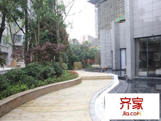 夢想典城項目小區(qū)大道(2013-5-8)