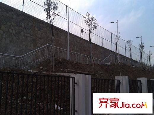 中渝第一城正對(duì)面10米貴陽附屬中學(xué)