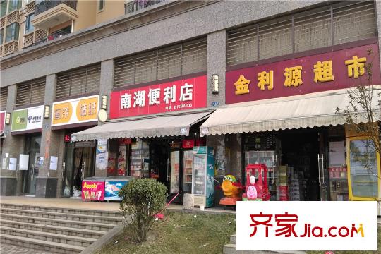 貴陽恒大城項目小區(qū)大門處便利店（2014-12-20）