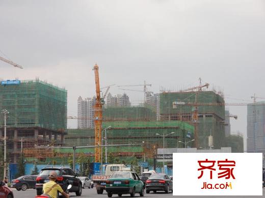 中天銘廷項(xiàng)目外圍施工中（2014-07-07）