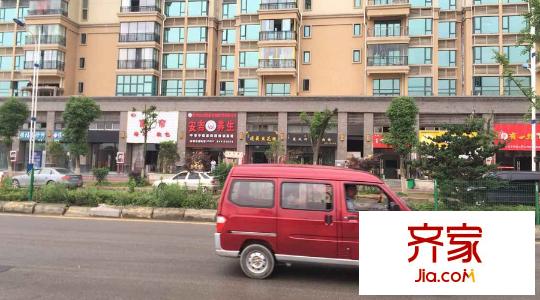 北尚華城沿街街景