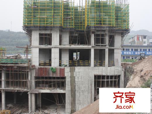 華屹御景苑外景圖2號(hào)樓最新進(jìn)展遠(yuǎn)景照(2013-11-16)
