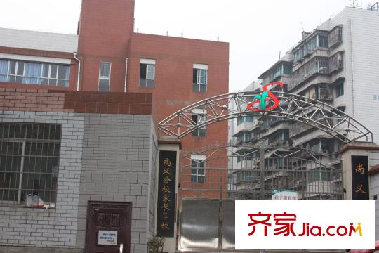 青山領(lǐng)域配套圖向北約350米學(xué)校