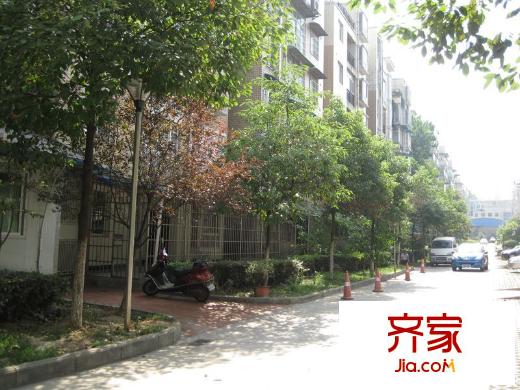 螺栓廠宿舍外景圖藍(lán)天白云5