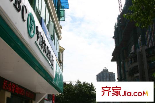 宅學(xué)項(xiàng)目前面100米的農(nóng)業(yè)銀行