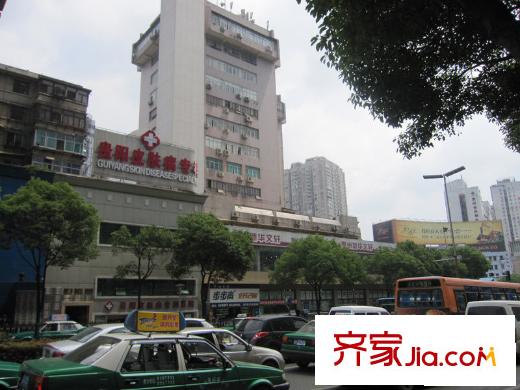 百靈時(shí)尚天地配套圖西側(cè)30米的皮膚病醫(yī)院