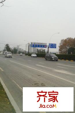 經(jīng)典天成進入小區(qū)的馬路(2015-12-24)