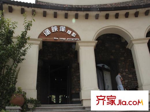 中鐵逸都國際距小區(qū)幼兒園100米的攝影店