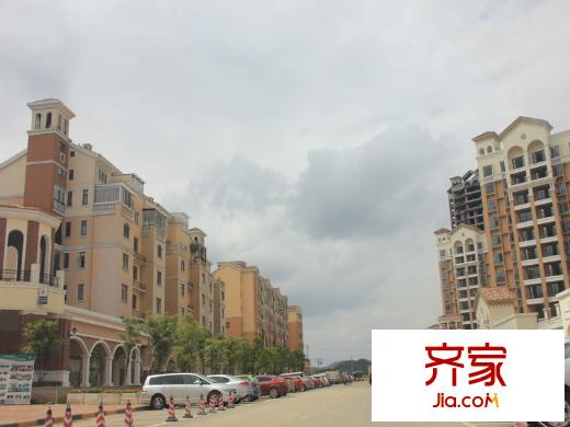 米蘭春天外景圖小區(qū)街道(2013-8-27)
