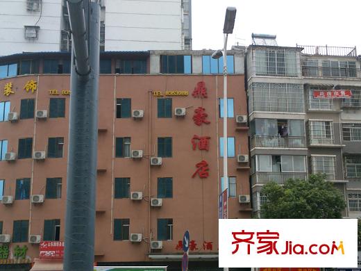 元琦林居周邊售樓部對(duì)面鼎豪酒店