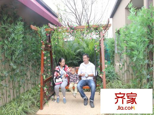 萬科城花園蕩秋千(2013-11-14)
