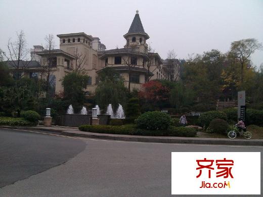 山水黔城外景圖 