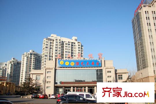 中央公館對(duì)面工人文化宮