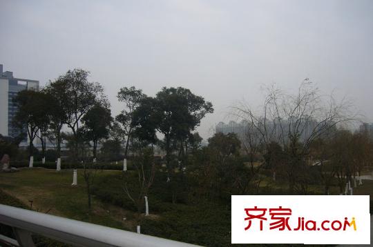 首開水晶城配套圖向東北200米公園