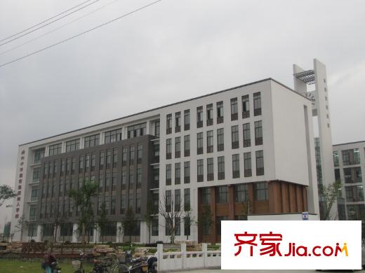 九龍灣潤(rùn)園周邊配套向西200米樹人中學(xué)2010-09-27