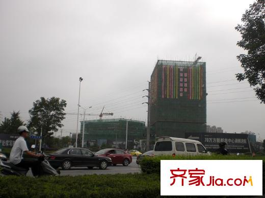 綠地運(yùn)河紀(jì)配套圖正東200米在建的生活廣場(chǎng)