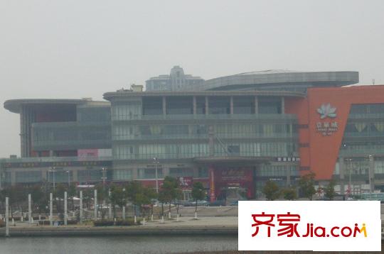 幸福魔方周邊配套西南500米京華城中城